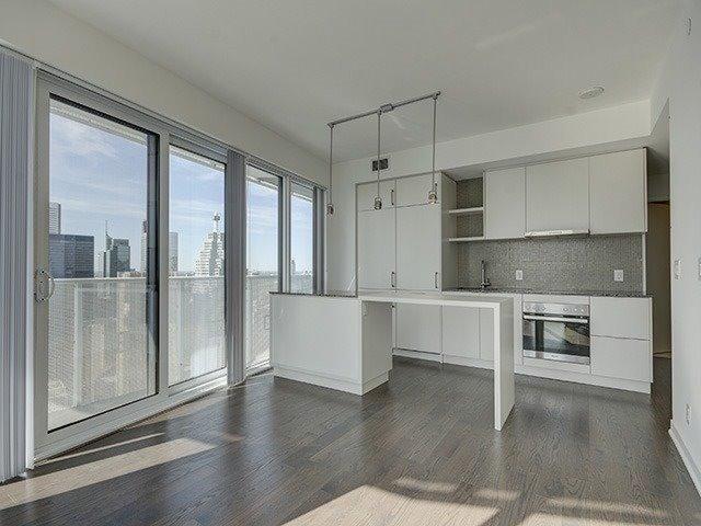 6302 - 100 Harbour St, Condo with 2 bedrooms, 2 bathrooms and 0 parking in Toronto ON | Image 3