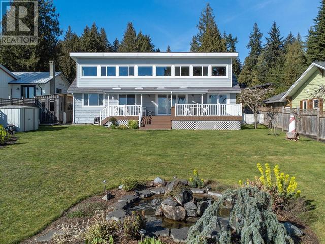 7607 Eureka Place, House detached with 3 bedrooms, 2 bathrooms and 4 parking in Sunshine Coast B BC | Image 4