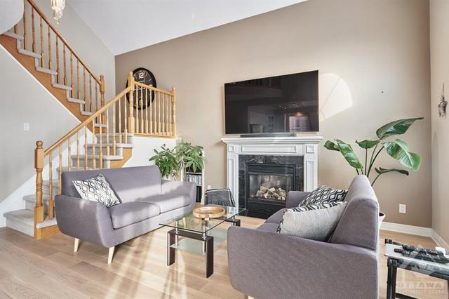 38 Rialto Way, House detached with 3 bedrooms, 3 bathrooms and 6 parking in Ottawa ON | Image 9