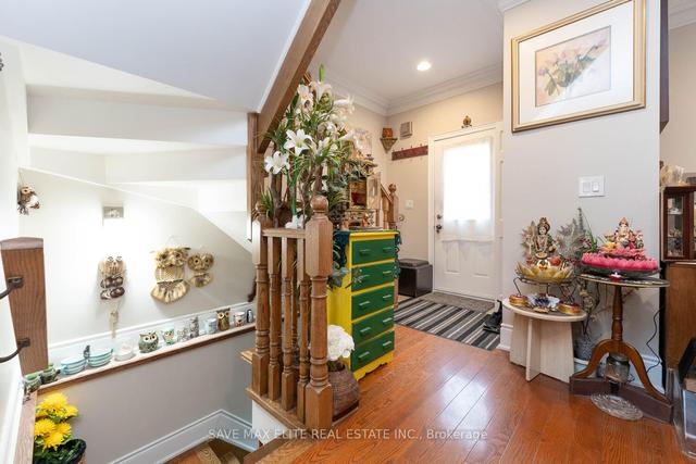 73 Buttonwood Ave, House detached with 3 bedrooms, 3 bathrooms and 2 parking in Toronto ON | Image 25