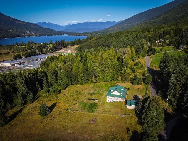 6291 Mill Creek Road, House detached with 4 bedrooms, 3 bathrooms and 10 parking in Central Kootenay E BC | Image 33
