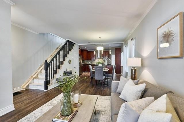 12 Oak Park Ave, House semidetached with 3 bedrooms, 3 bathrooms and 0 parking in Toronto ON | Image 2
