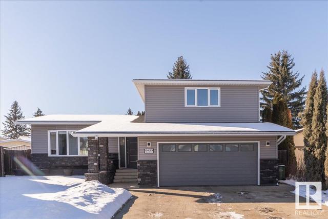 8433 14 Av Nw, House detached with 4 bedrooms, 3 bathrooms and 4 parking in Edmonton AB | Image 2