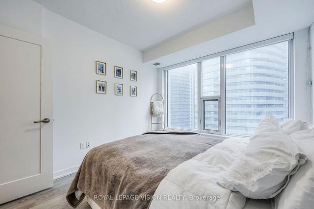 2312 - 10 York St, Condo with 1 bedrooms, 1 bathrooms and 0 parking in Toronto ON | Image 11