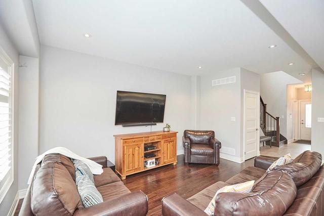 6416 Mccartney Dr, House detached with 3 bedrooms, 3 bathrooms and 4 parking in Niagara Falls ON | Image 11