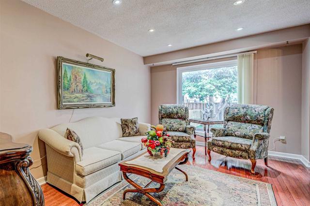 113 Lisa Cres, House detached with 3 bedrooms, 4 bathrooms and 5 parking in Vaughan ON | Image 35