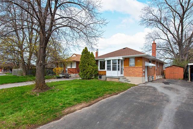39 Amberley Dr, House detached with 3 bedrooms, 2 bathrooms and 3 parking in Toronto ON | Image 24