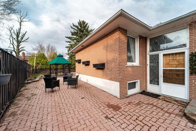 74 Brimorton Dr, House detached with 3 bedrooms, 3 bathrooms and 3 parking in Toronto ON | Image 12