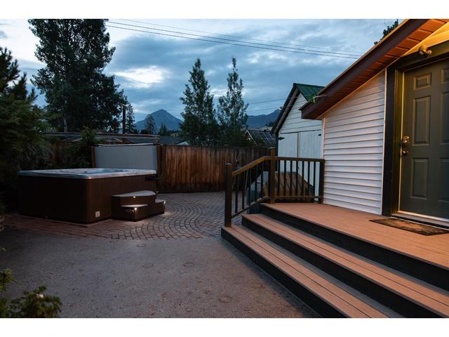909 11th Street, House detached with 4 bedrooms, 4 bathrooms and 3 parking in Golden BC | Image 56