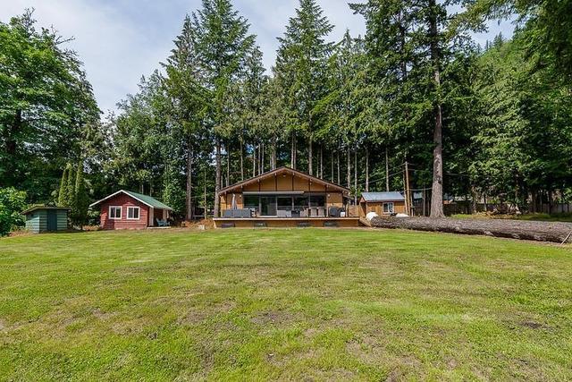 1680 Columbia Valley Road, House detached with 2 bedrooms, 1 bathrooms and null parking in Fraser Valley H BC | Image 1