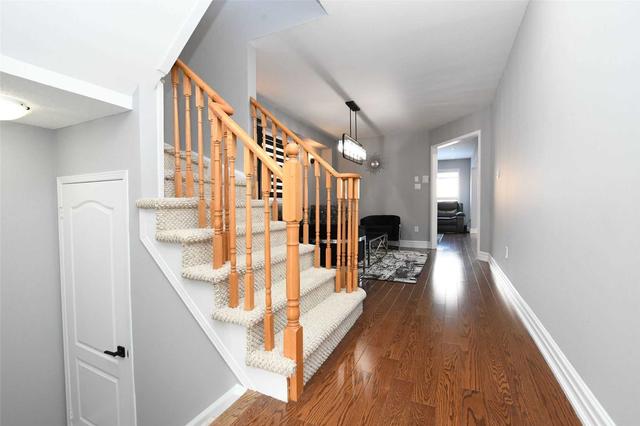 27 Farthingale Cres, House semidetached with 4 bedrooms, 3 bathrooms and 3 parking in Brampton ON | Image 36