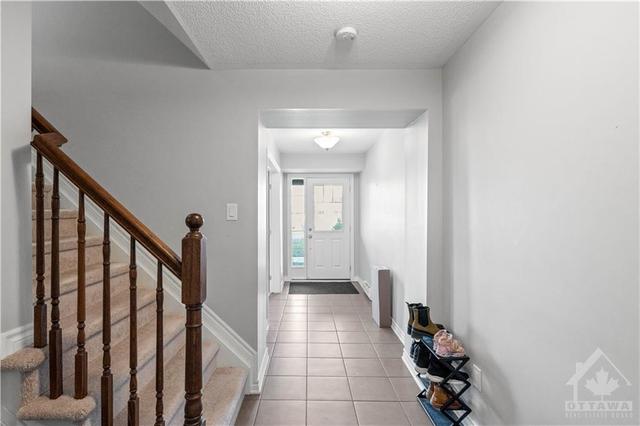 94 Brisote Lane, Townhouse with 3 bedrooms, 3 bathrooms and 2 parking in Ottawa ON | Image 5