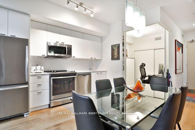 505 - 30 Roehampton Ave, Condo with 2 bedrooms, 2 bathrooms and 0 parking in Toronto ON | Image 7