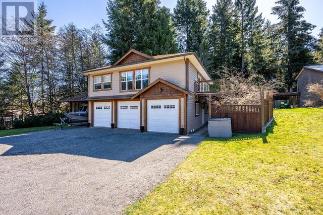 2821 Wellington St, House detached with 6 bedrooms, 4 bathrooms and 16 parking in Cumberland BC | Image 1
