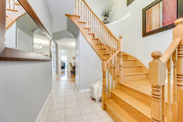 2434 Blue Holly Cres, House detached with 4 bedrooms, 4 bathrooms and 4 parking in Oakville ON | Image 6