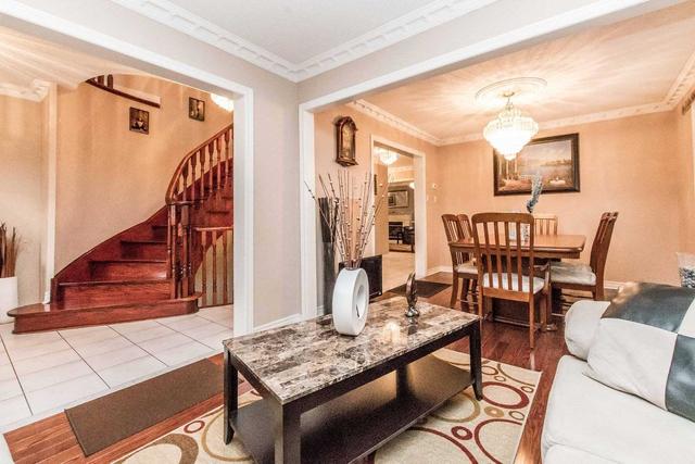 10 Dragon Tree Cres, House detached with 4 bedrooms, 4 bathrooms and 8 parking in Brampton ON | Image 2
