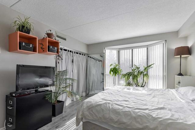 308 - 249 Major Mackenzie Dr E, Condo with 3 bedrooms, 2 bathrooms and 1 parking in Richmond Hill ON | Image 3