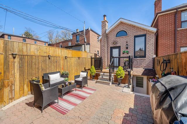 524 Salem Ave N, House detached with 2 bedrooms, 2 bathrooms and 2 parking in Toronto ON | Image 31