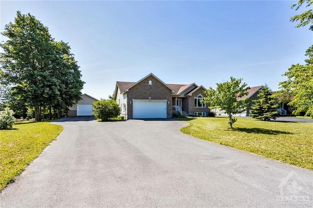 1946 Farisita Drive, House detached with 4 bedrooms, 3 bathrooms and 8 parking in Ottawa ON | Image 1