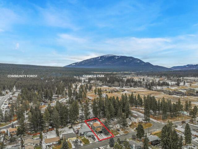 808 30th Avenue S, House detached with 5 bedrooms, 3 bathrooms and null parking in Cranbrook BC | Image 2