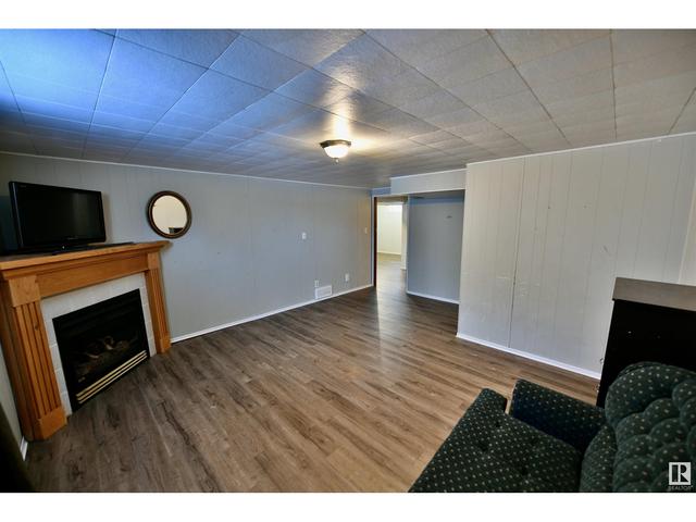 4809 52 St, House detached with 4 bedrooms, 2 bathrooms and null parking in Glendon AB | Image 13