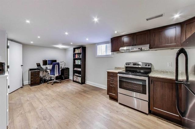 63 Joanna Dr, House detached with 3 bedrooms, 3 bathrooms and 5 parking in Toronto ON | Image 18
