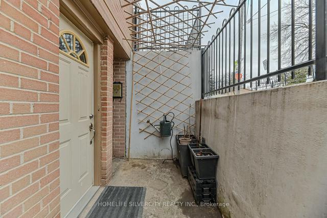 1 Inlet Mews, Townhouse with 3 bedrooms, 2 bathrooms and 1 parking in Toronto ON | Image 37
