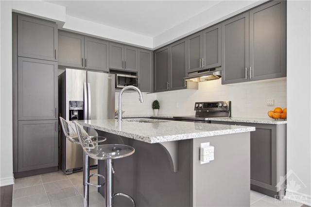 98 Mesa Drive, Townhouse with 4 bedrooms, 3 bathrooms and 3 parking in Ottawa ON | Image 8
