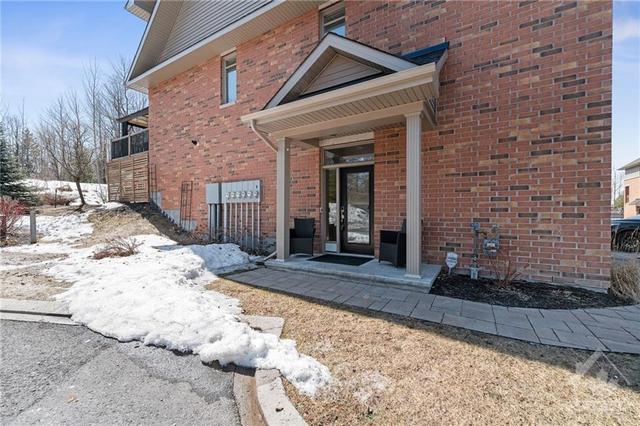 100 Lionel Private, Townhouse with 2 bedrooms, 3 bathrooms and 3 parking in Ottawa ON | Image 2