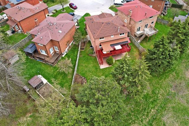 809 Buckingham Crt, House detached with 3 bedrooms, 3 bathrooms and 6 parking in Mississauga ON | Image 3