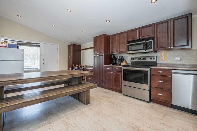 366 Dale Cres, House detached with 2 bedrooms, 2 bathrooms and 5 parking in Waterloo ON | Image 35