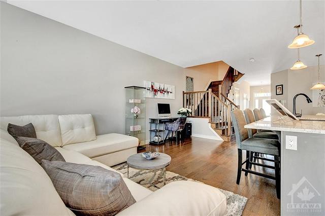 1233 Cavallo Street, Townhouse with 3 bedrooms, 3 bathrooms and 3 parking in Ottawa ON | Image 9