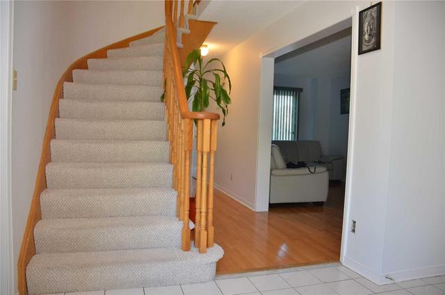 317 Wendron Cres, House detached with 3 bedrooms, 4 bathrooms and 4 parking in Mississauga ON | Image 2