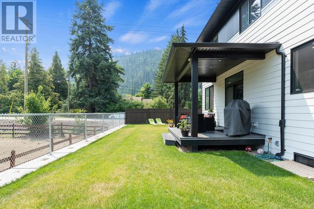 1 - 1441 20 Avenue Se, House detached with 5 bedrooms, 3 bathrooms and 2 parking in Salmon Arm BC | Image 57