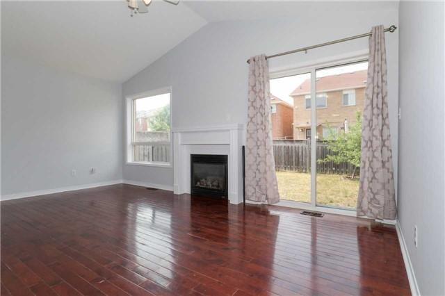 93 Howling Cres, House detached with 3 bedrooms, 3 bathrooms and 2 parking in Ajax ON | Image 2
