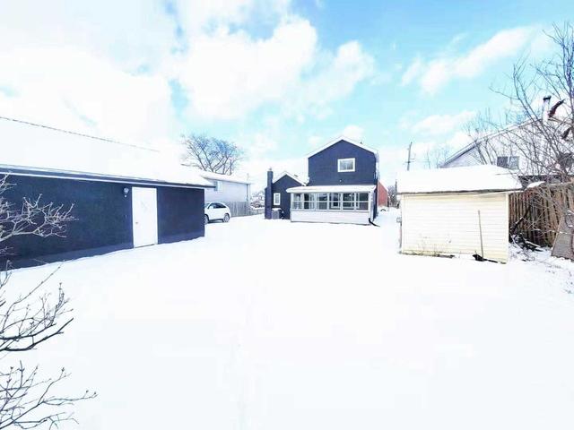 12 Elm St, House detached with 3 bedrooms, 2 bathrooms and 7 parking in St. Catharines ON | Image 12