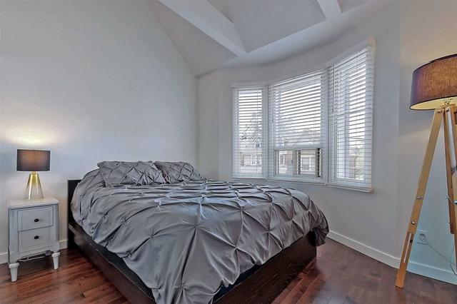 823a Pape Ave, House semidetached with 1 bedrooms, 2 bathrooms and 0 parking in Toronto ON | Image 3