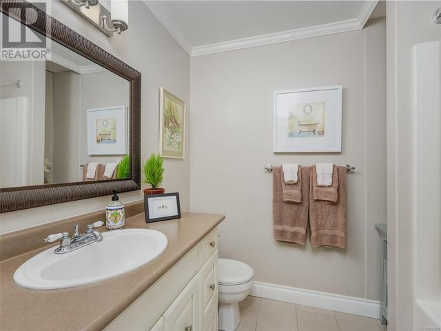 4224 Oakview Pl, House detached with 5 bedrooms, 5 bathrooms and 2 parking in Saanich BC | Image 12