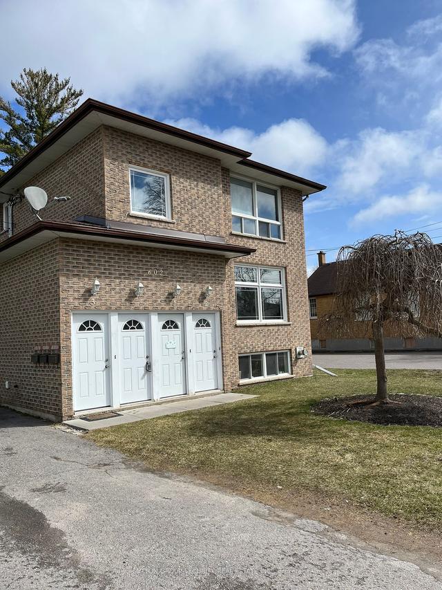 2 - 602 Park St N, House other with 2 bedrooms, 1 bathrooms and 2 parking in Peterborough ON | Image 1
