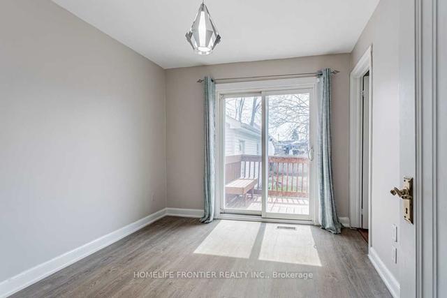 19 Westchester St, House detached with 3 bedrooms, 1 bathrooms and 2 parking in Toronto ON | Image 2