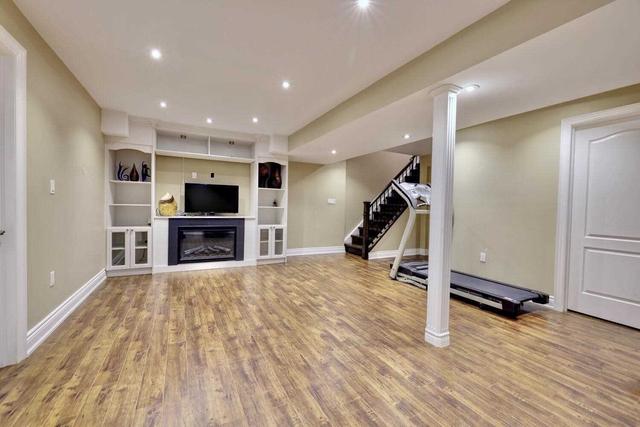 2374 Stone Glen Cres, House semidetached with 3 bedrooms, 4 bathrooms and 4 parking in Oakville ON | Image 31