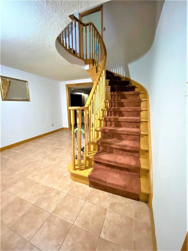 17 Rembrandt Cres, House detached with 4 bedrooms, 4 bathrooms and 6 parking in Brampton ON | Image 7