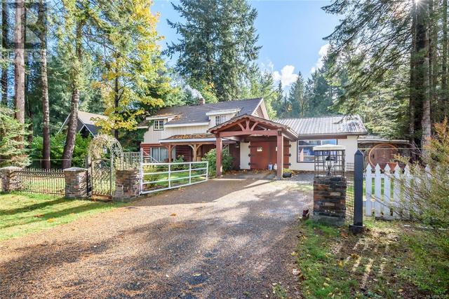 1589 Seaview Rd, House detached with 4 bedrooms, 3 bathrooms and 3 parking in Comox Valley C (Puntledge   Black Creek) BC | Image 3