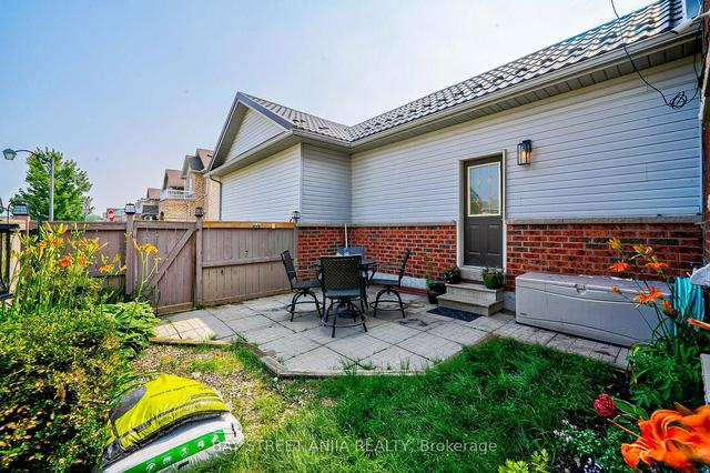 2041 Bur Oak Ave, House semidetached with 3 bedrooms, 4 bathrooms and 3 parking in Markham ON | Image 33