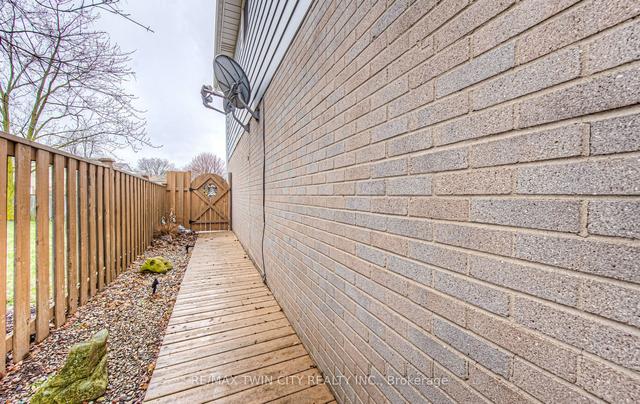 1725 Briarwood Dr, House detached with 2 bedrooms, 2 bathrooms and 3 parking in Cambridge ON | Image 24