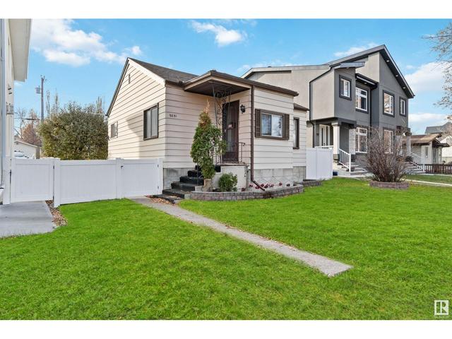 9851 79 Av Nw, House detached with 4 bedrooms, 1 bathrooms and null parking in Edmonton AB | Image 5