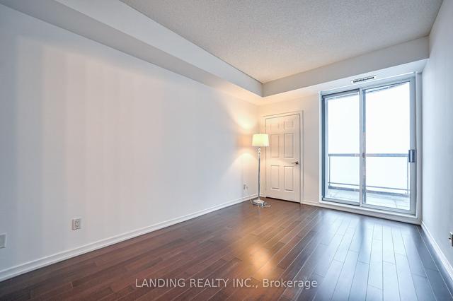 501 - 8 Hillcrest Ave, Condo with 2 bedrooms, 2 bathrooms and 1 parking in Toronto ON | Image 7