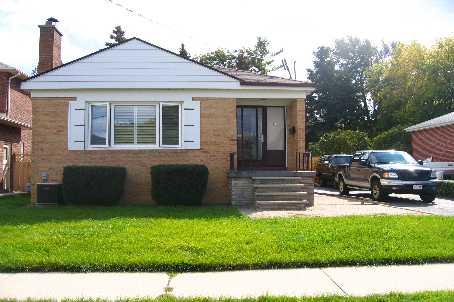 335 Patricia Ave, House detached with 3 bedrooms, 2 bathrooms and 4 parking in Toronto ON | Image 1