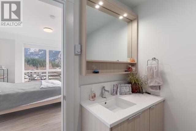 302 - 37762 Third Avenue, House attached with 2 bedrooms, 2 bathrooms and 1 parking in Squamish BC | Image 25
