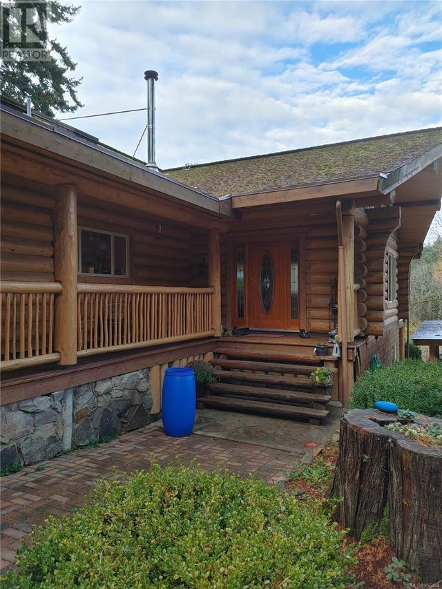 5055 Christie Rd, House detached with 4 bedrooms, 3 bathrooms and 4 parking in Cowichan Valley H BC | Image 2